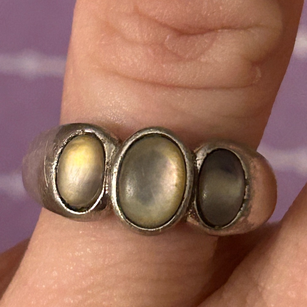 Vintage 1970’s sterling silver green cat’s eye  ring size 7.45